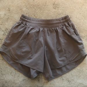 LAVENDER LULULEMON HOTTY SHORT 4”